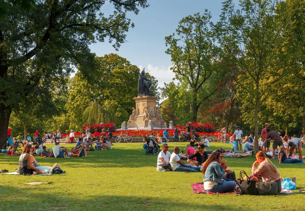 Places to visit by bicycle
 - Vondelpark